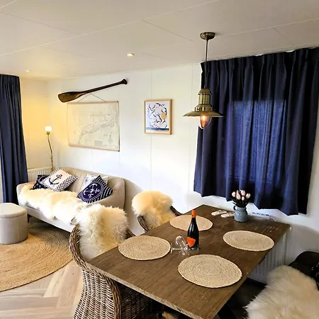 木屋 The Captain's